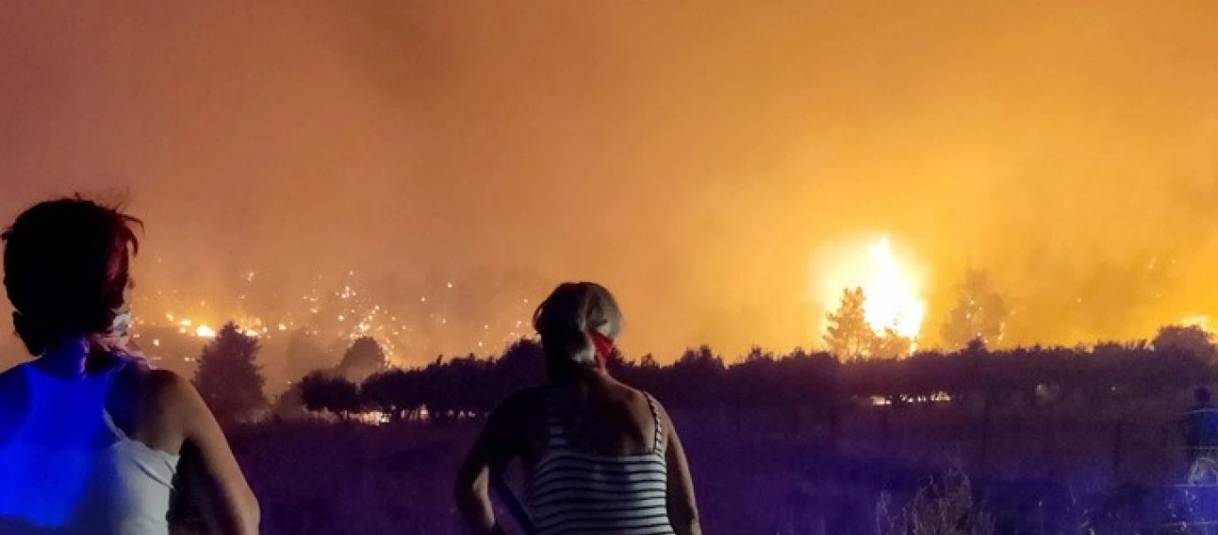 Σε κατάσταση έκτακτης ανάγκης η Λίμνη Ευβοίας - ΕΛ.ΑΣ: «Εκκενώστε τώρα» - Κάτοικοι: «Κ.Μητσοτάκη στείλε ελικόπτερα τώρα»